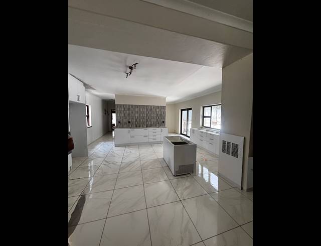 5 BEDROOM FREEHOLD FOR SALE IN MORNINGSIDE